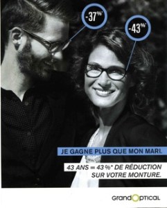 Une épouse plus âgée, le cas est marginal dans les populations cadres. La publicité GOptical y associe avec candeur une situation de carrière supérieure à celle du mari. Le féminisme mainstream ici mobilisé y confesse un de ses dénis : que s'il y a écart de revenu dans nombre de couples actifs au désavantage de la femme, cela tient souvent à ce qu'elle est la plus jeune…